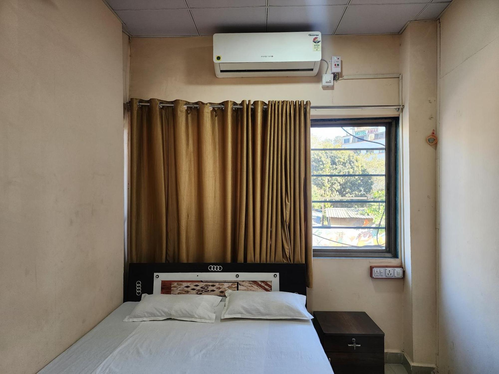 Hotel Diamond Ac Dormitory And Guest House Surat Ngoại thất bức ảnh
