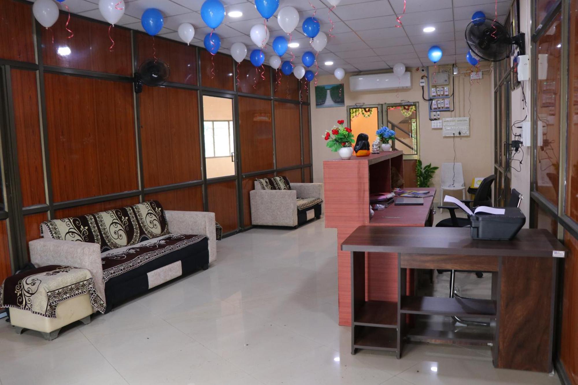 Hotel Diamond Ac Dormitory And Guest House Surat Ngoại thất bức ảnh